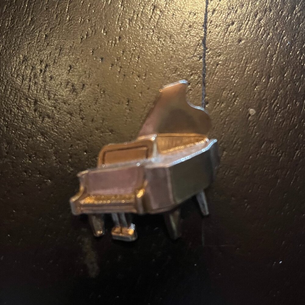 Vintage Gold Tone Grand Piano Brooch or Pin